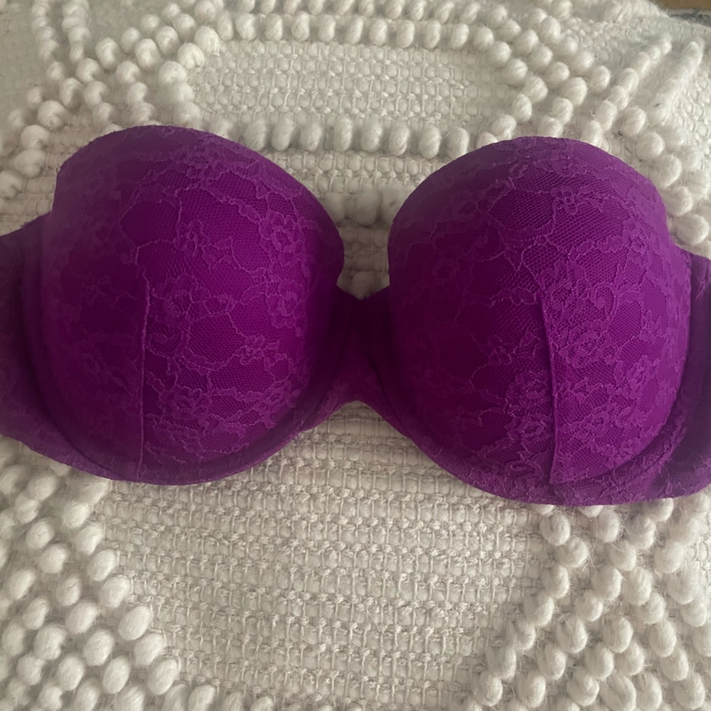 Victoria’s Secret Multi-way Lace Strapless 36D Purple (Straps not included)